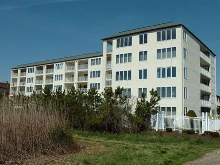 4600 W Brigantine Ave #403 — Photo 2