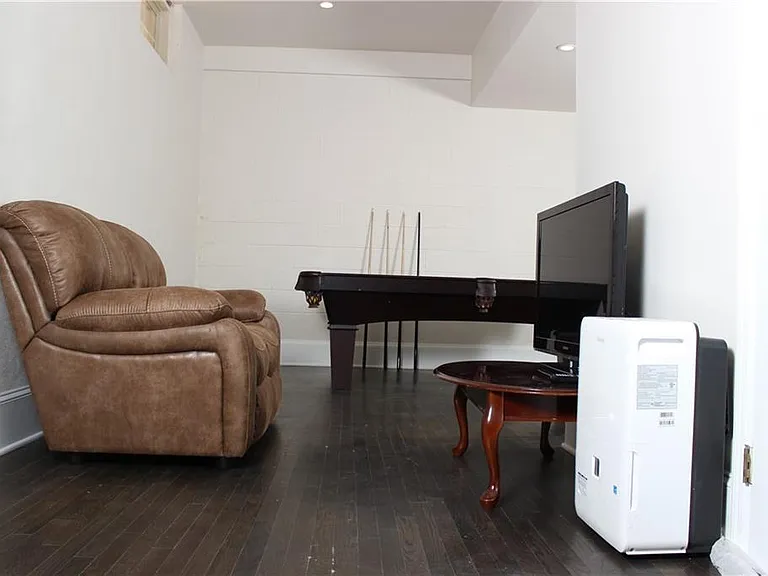 1124 Center St NW — Photo 6