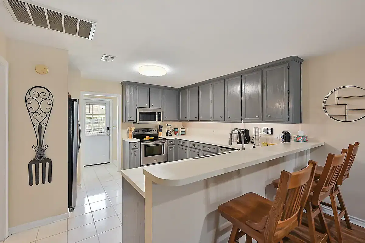 3 bed, 1207 sqft, $1,995 — Photo 3