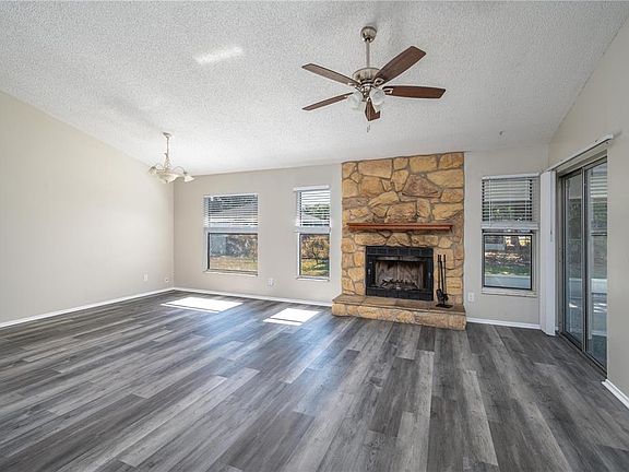 3rd image of 3406 Fox Ridge St