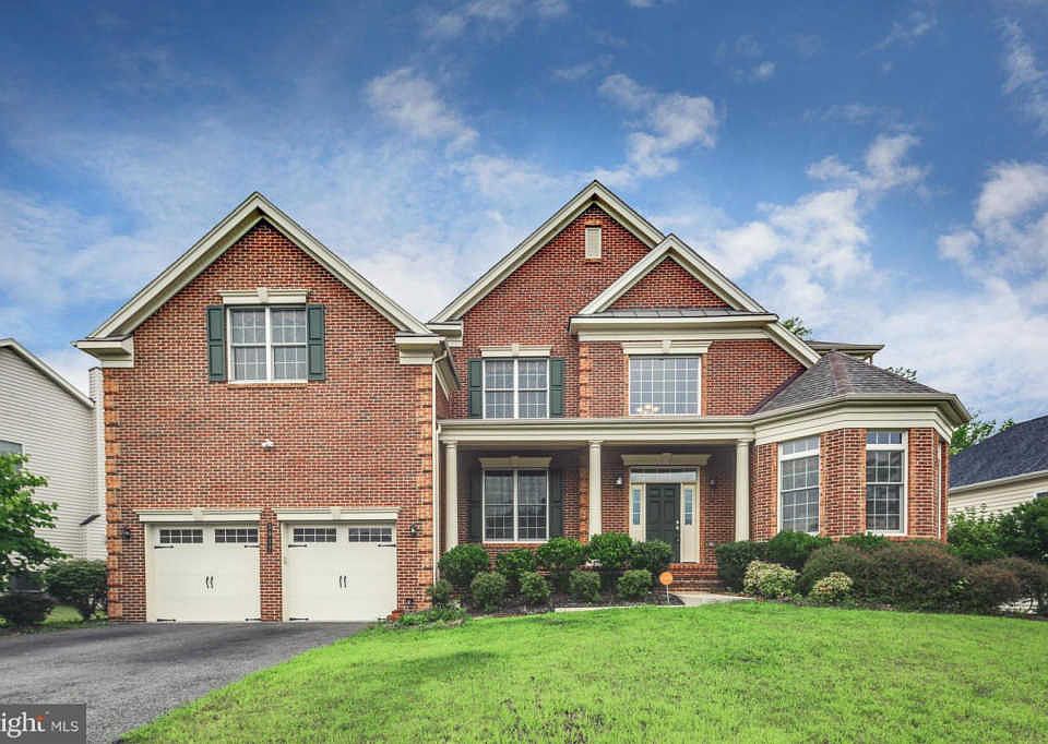 1st image of 3917 Rolling Paddock Dr