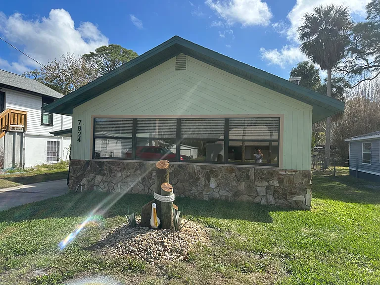 7824 Davis St — Photo 12