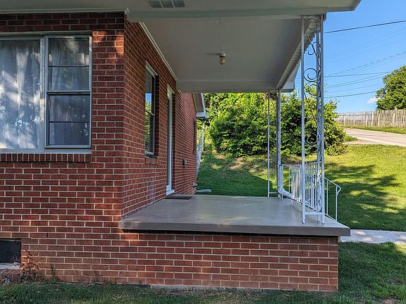 5th image of 902 N Fairmont Ave