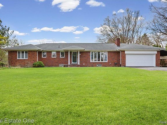 3rd image of 2888 Colonial Way
