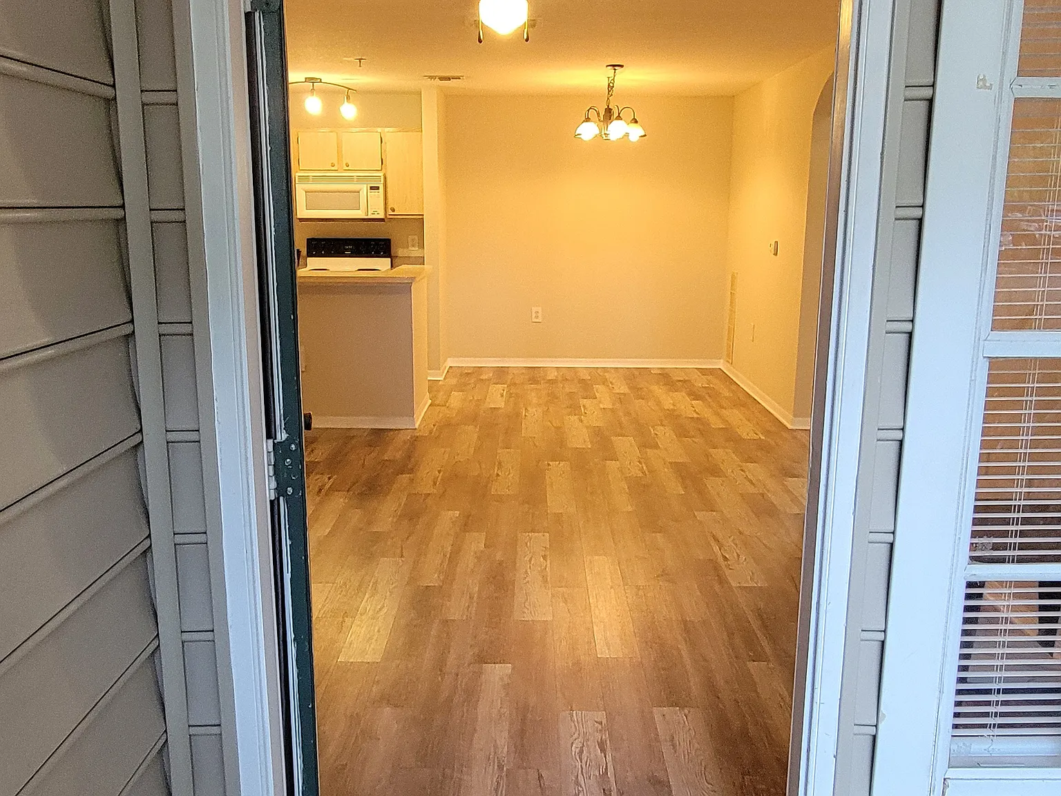 2 bed, 996 sqft, $1,650 — Photo 4