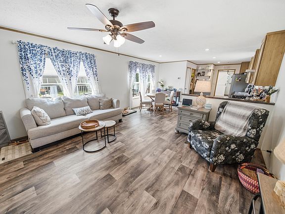 5th image of 4211 Daffodil Ave SE