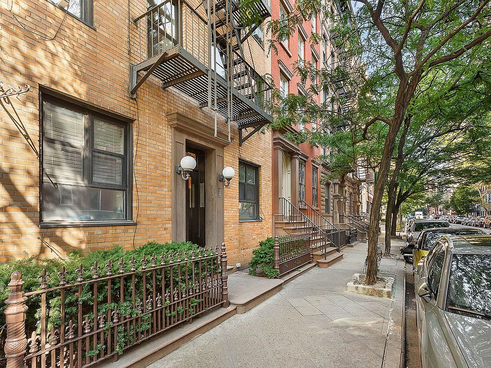 1st image of 225 W 15th St APT 1B