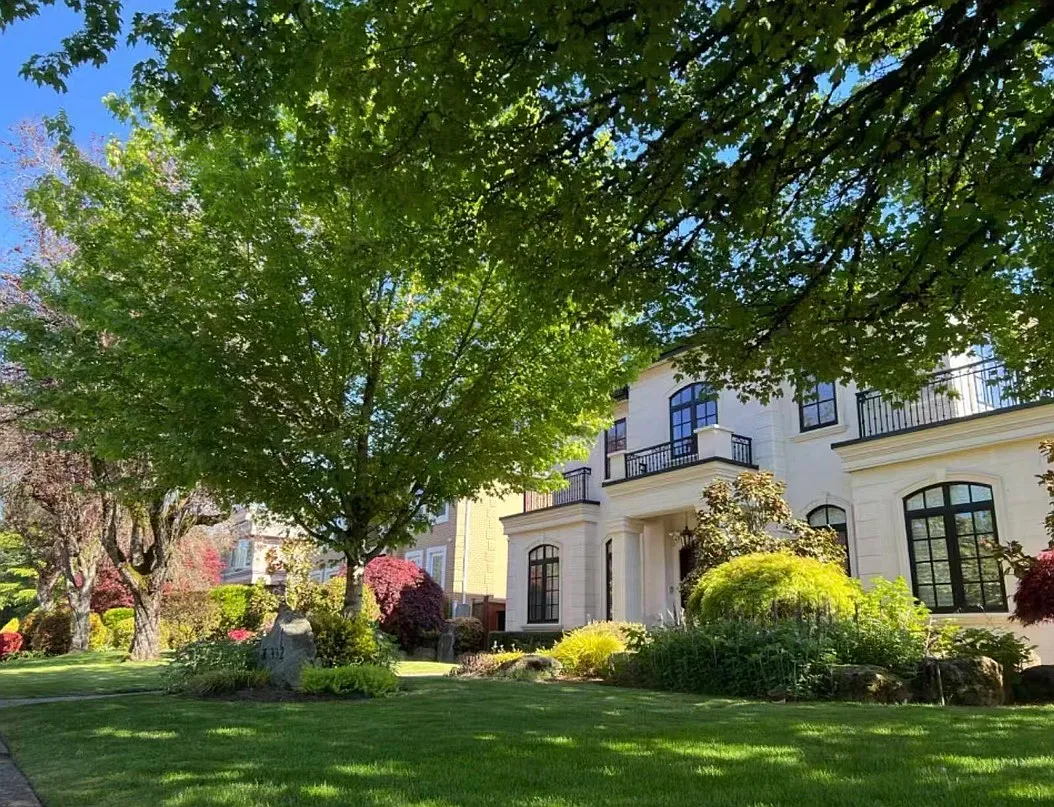 5 bed, 6.5 bath, 4618 sqft, $12,000 — Photo 1