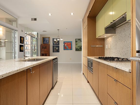 5th image of 1205 Howe St #1404