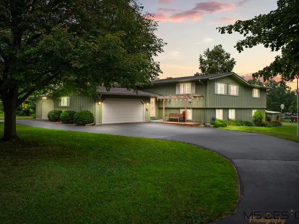 12913 Williams Rd, Genoa, IL 60135