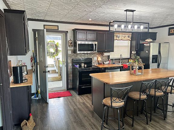 Main cabin kitchen view 2