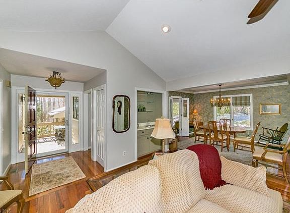 4th image of 49 Nandina Ln