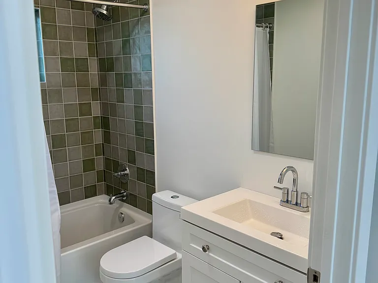 2210 Navarro Ave — Photo 12