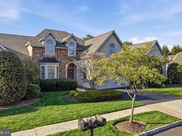 275 Country Club Dr, Telford, PA 18969