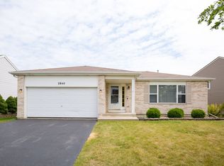 2860 Cadbury Cir, Lake In The Hills, IL 60156