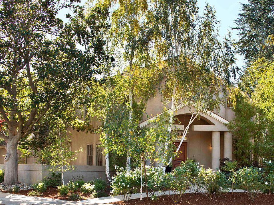 1st image of 725 Center Dr