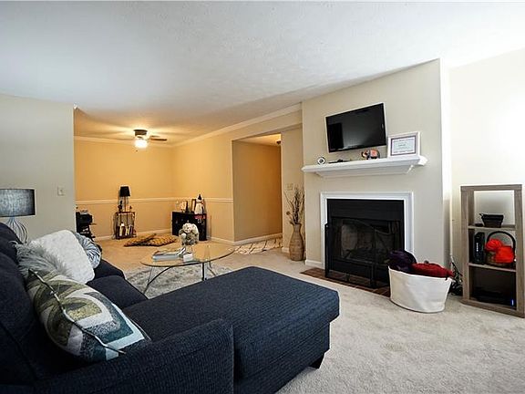 2nd image of 601 Glenleaf Dr