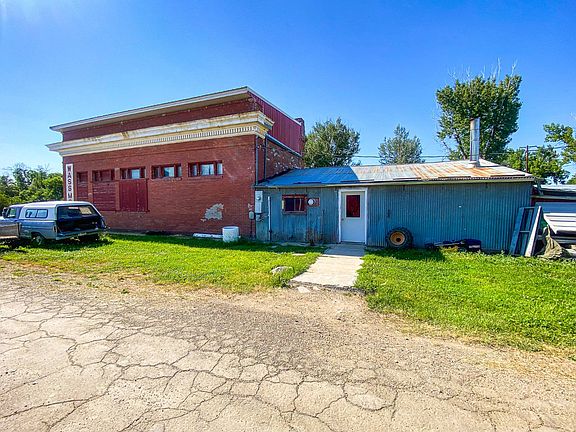 4th image of 210 Main St