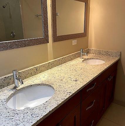 4th image of 1230 N Artesian Ave #1F