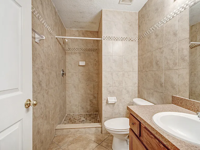 140 Jones Ln #B — Photo 15