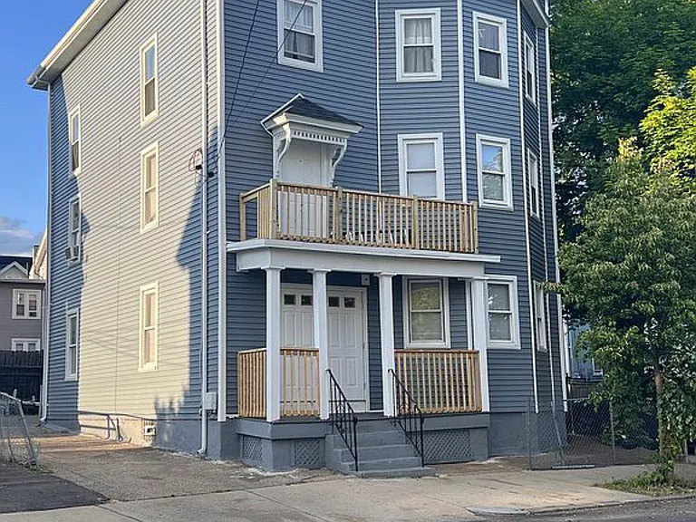 Amherst St — Photo 7