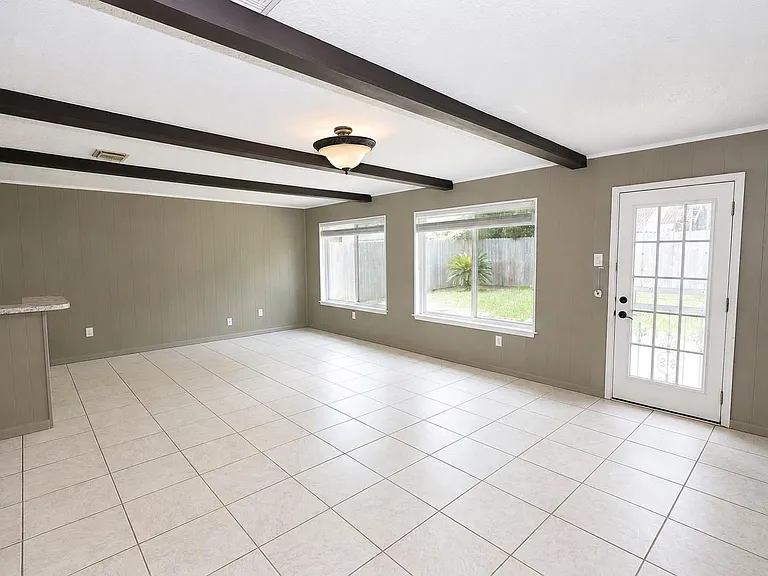 9422 Claridge Dr — Photo 5