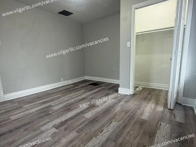109 Columbia St — Photo 22