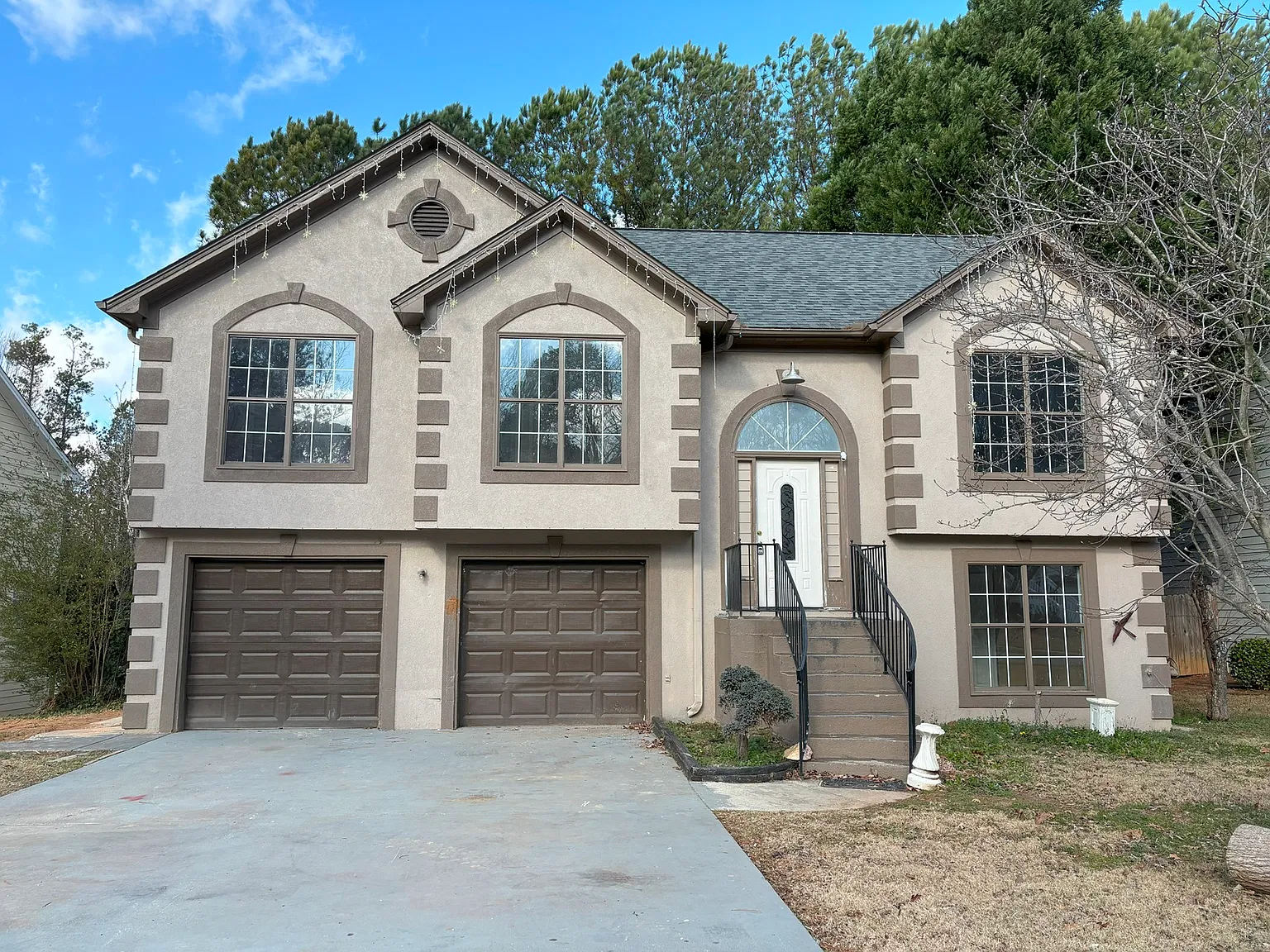 5 bed, 1993 sqft, $2,300 — Photo 1