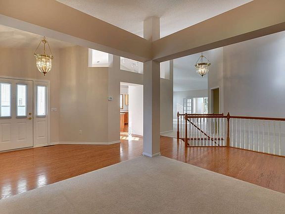 4th image of 4125 Black Oaks Ln N