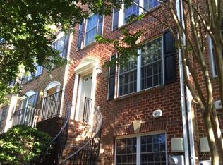 2323 N Greenbrier Ct, Arlington, VA 22207
