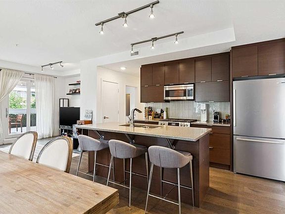 4th image of 1719 E 9a St SW #219