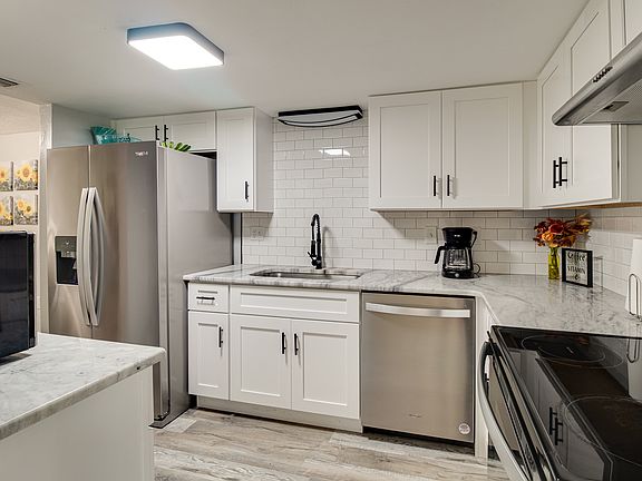 4th image of 427 W Rich Ave