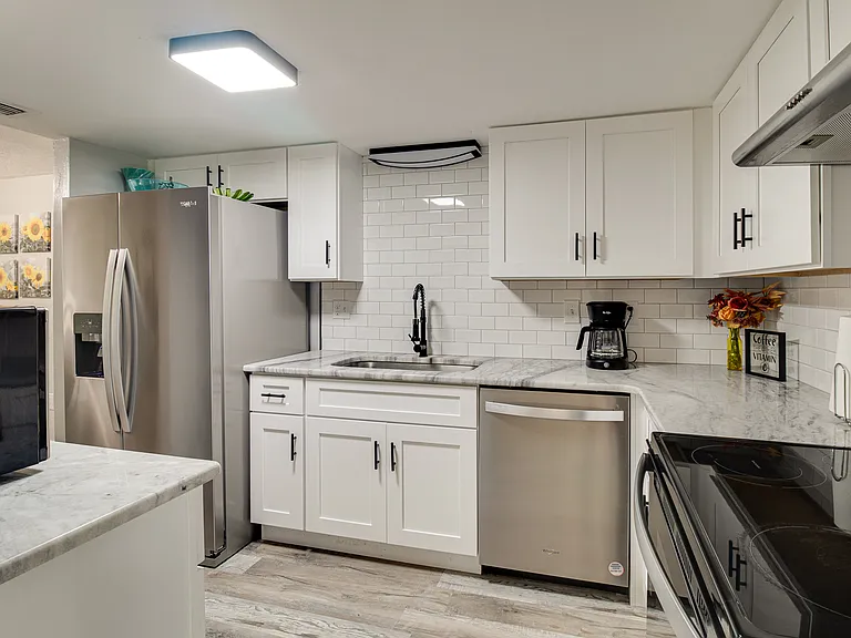 427 W Rich Ave — Photo 4