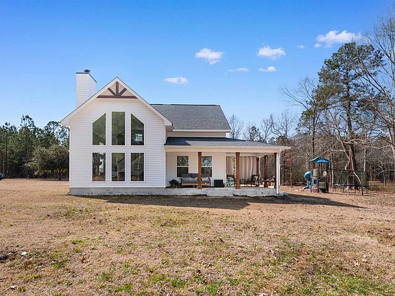 2nd image of 131 Rhodus Ave.