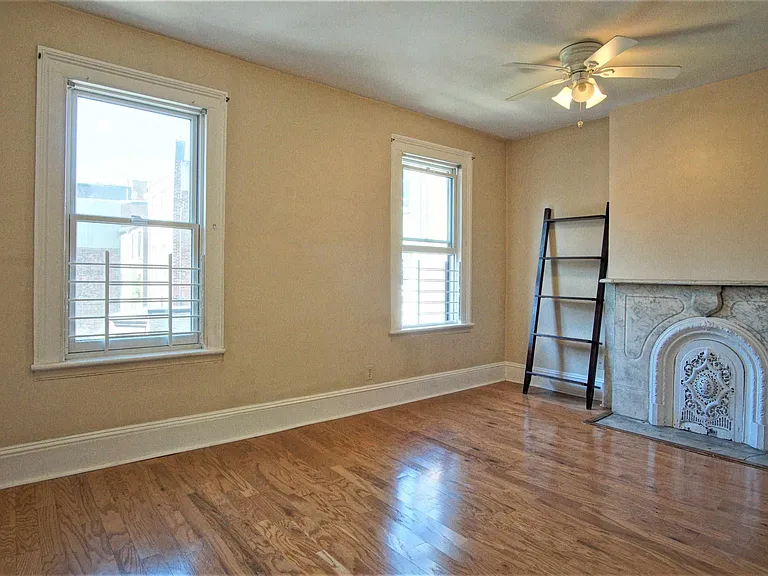 255 4th St #2 — Photo 2
