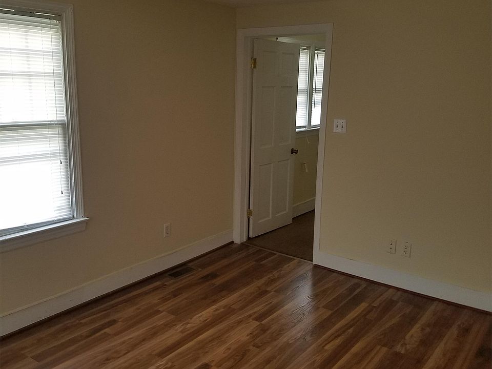 1st image of 609 W Martin St