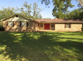 202 Jay St, Glennville, GA 30427