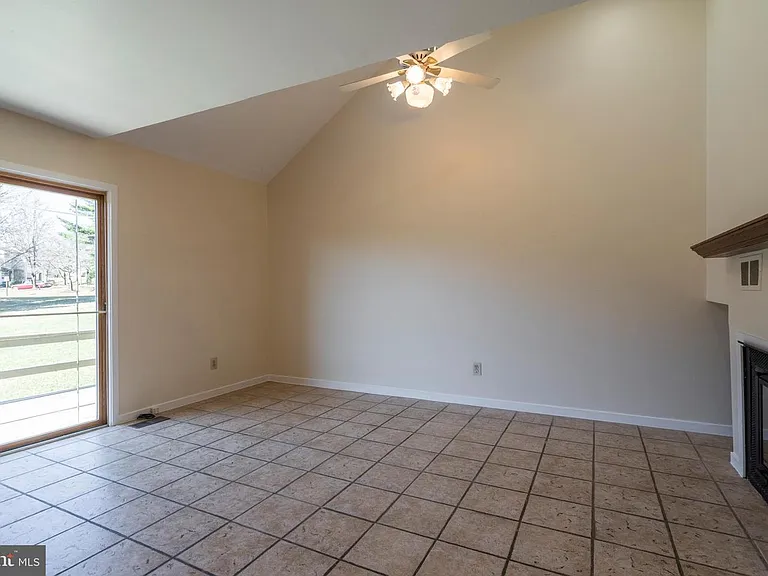 506 Saint Albans Ct — Photo 10