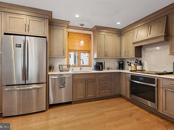 2nd image of 2320 Smiths Ln