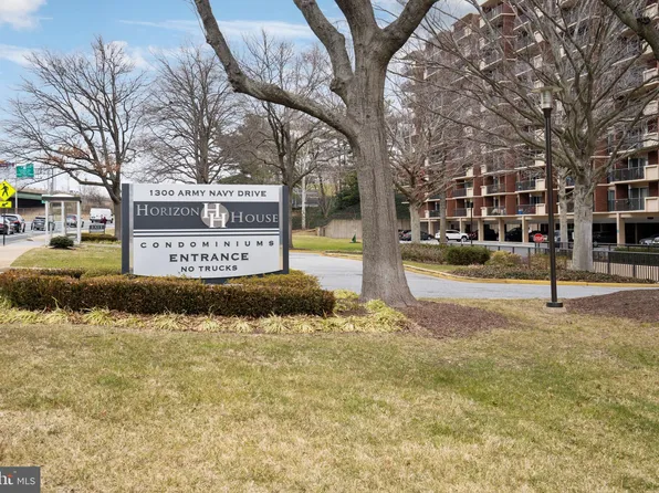 1300 Army Navy Dr APT 501, Arlington, VA 22202