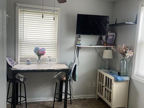5th image of 7827 Price Ln