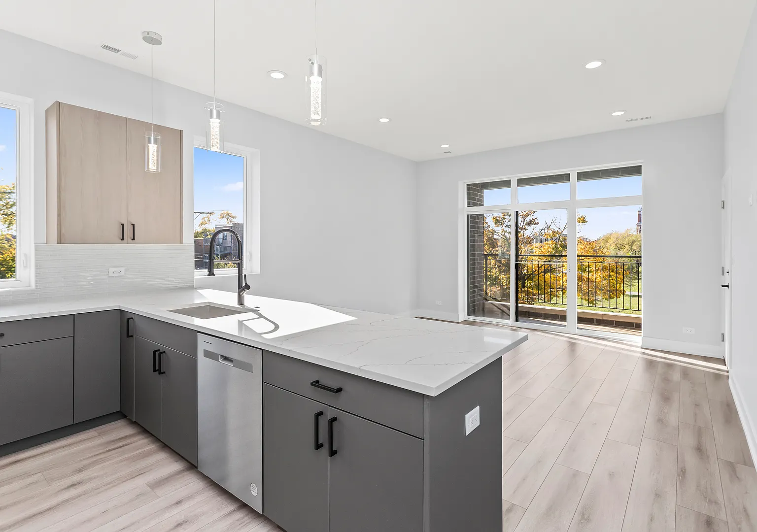 2 bed, 1300 sqft, $2,500 — Photo 4