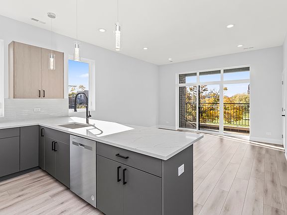 4th image of 6453 S Ingleside Ave #3S