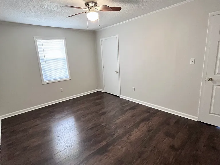207 Lake Dr — Photo 6