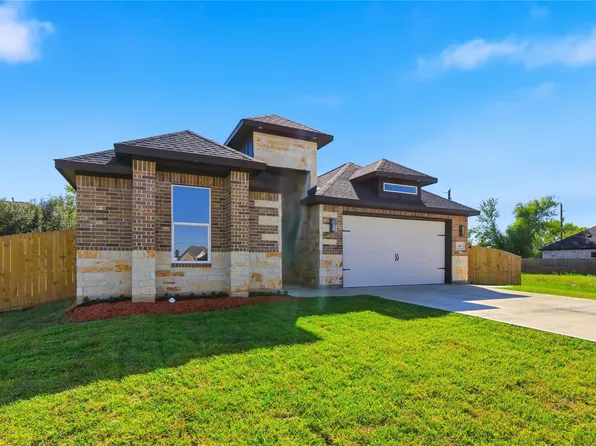 214 Manor Ave, Arcola, TX 77583