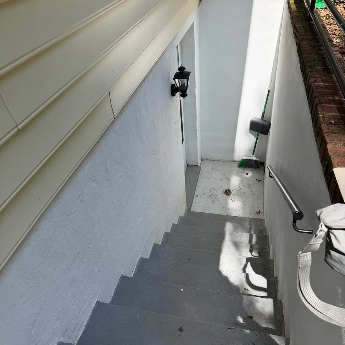 2 bed, 1.0 bath, 2884 sqft, $1,900 — Photo 2