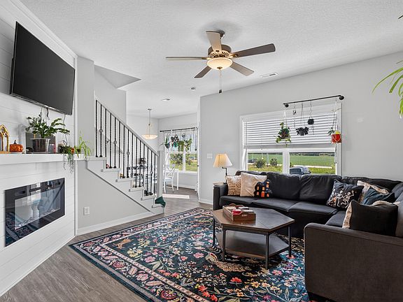 3rd image of 3025 NE 2nd Ln