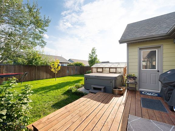 5th image of 56 Thatch Wood Ln