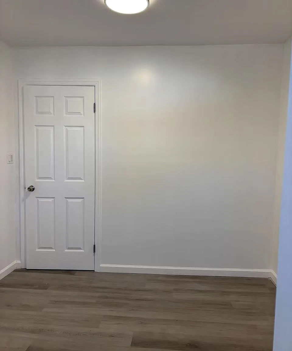 3 bed, 1000 sqft, $3,200 — Photo 2
