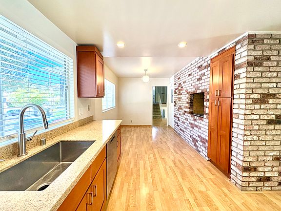 2nd image of 1732 Las Gallinas Ave